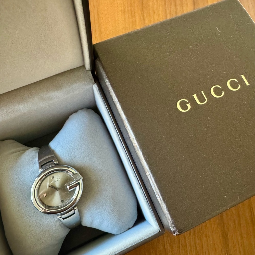 Gucci Guccissima collection. Large Brown Dial Steel Bangle Watch YA134302